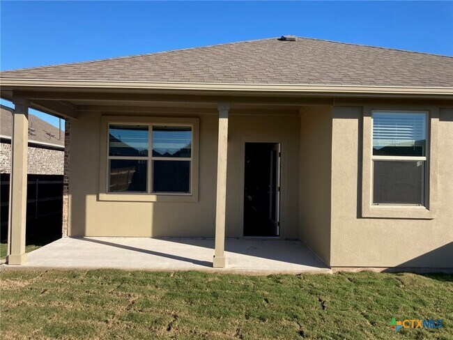 Building Photo - 16917 Aventura Ave