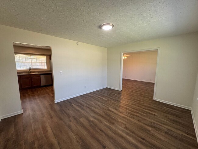 Building Photo - Fall Into Savings – Rent Reduced & ½ Off Y...