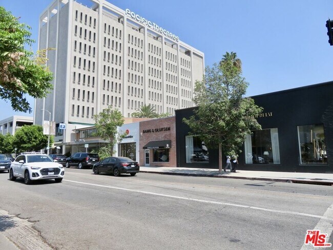 Building Photo - 8861 Alden Dr