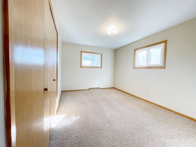Building Photo - 1718 1st St SE