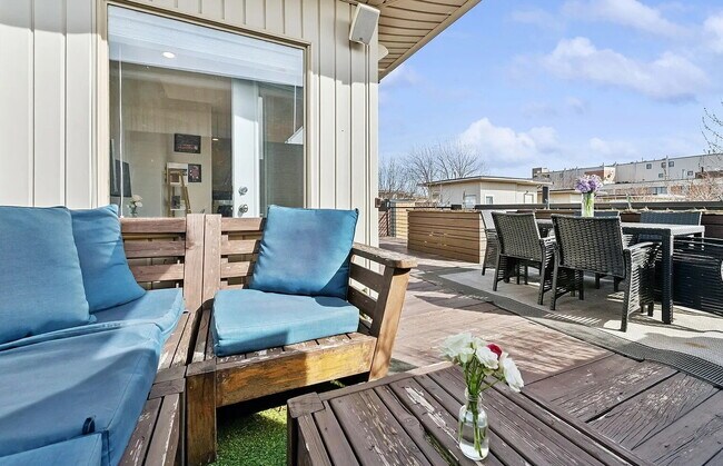 Building Photo - Comfortable Living in a Desirable Area
