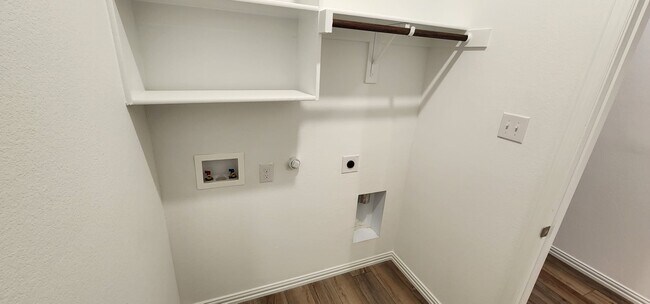 Building Photo - 10029 Little Tree Ln