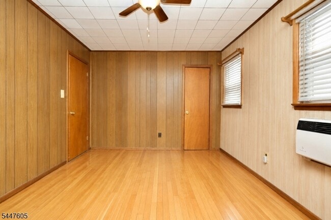 Building Photo - 425 Davis Ave