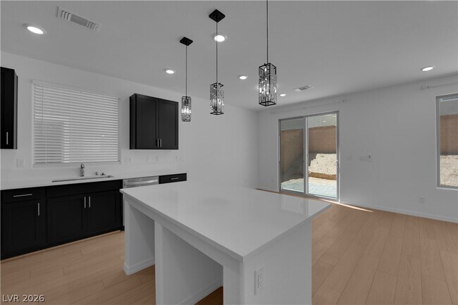 Building Photo - 10227 Estancia Hl St