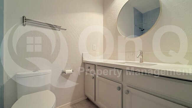 Building Photo - 3316 E Kingbird Pl