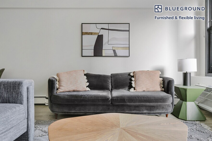 Building Photo - 21 E Chestnut St