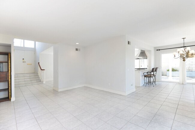 Building Photo - 48 Half Moon Bend