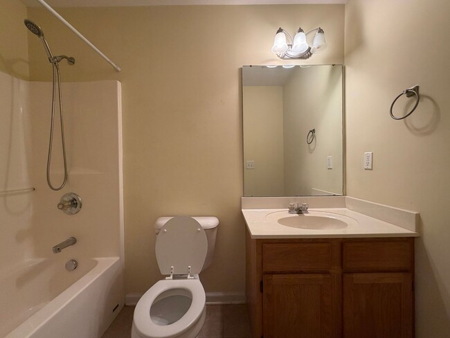 Building Photo - Brick 3/2 House in West Rome- $1,795
