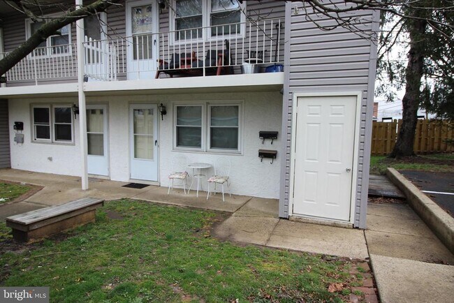 Building Photo - 1114 Easton Rd