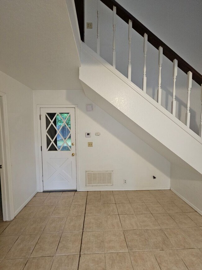 Building Photo - PRELEASING for July 2026! (3) Bed+Converte...