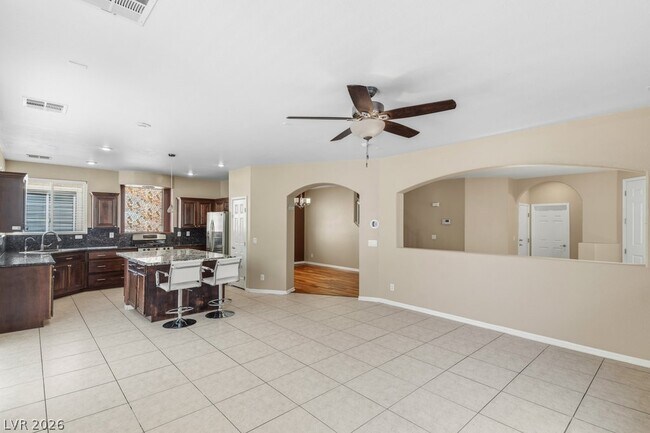 Building Photo - 527 Newberry Springs Dr
