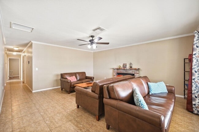 Building Photo - 56034 Desert Gold Dr