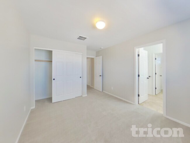 Building Photo - 24401 N Lost Dutchman Way