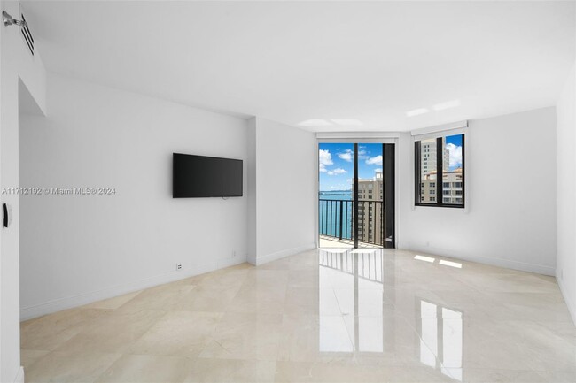 Building Photo - 520 Brickell Key Dr