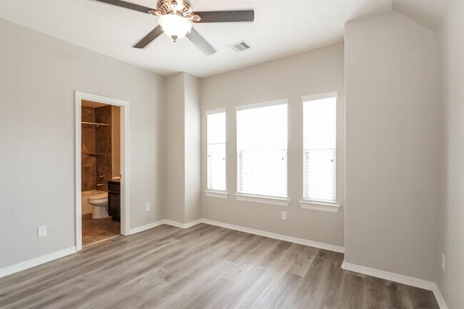 Building Photo - 9930 Spring Shadows Park Cir