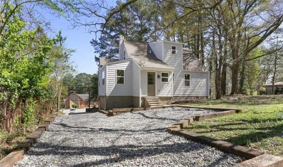 Building Photo - 2561 Sylvan Rd