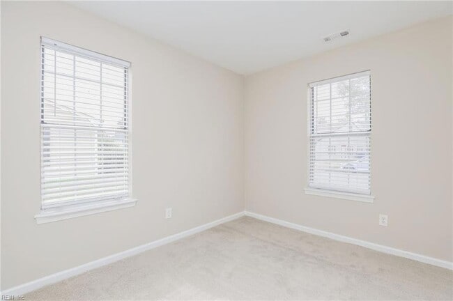 Building Photo - 578 Peregrine St