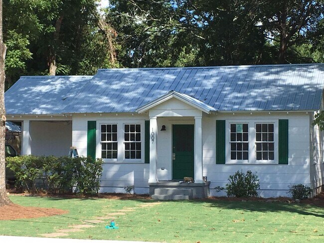Building Photo - 1007 Auburn St