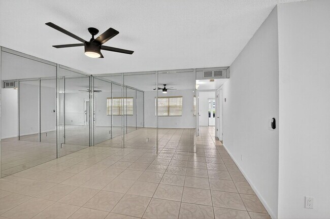 Building Photo - 341 Capri H