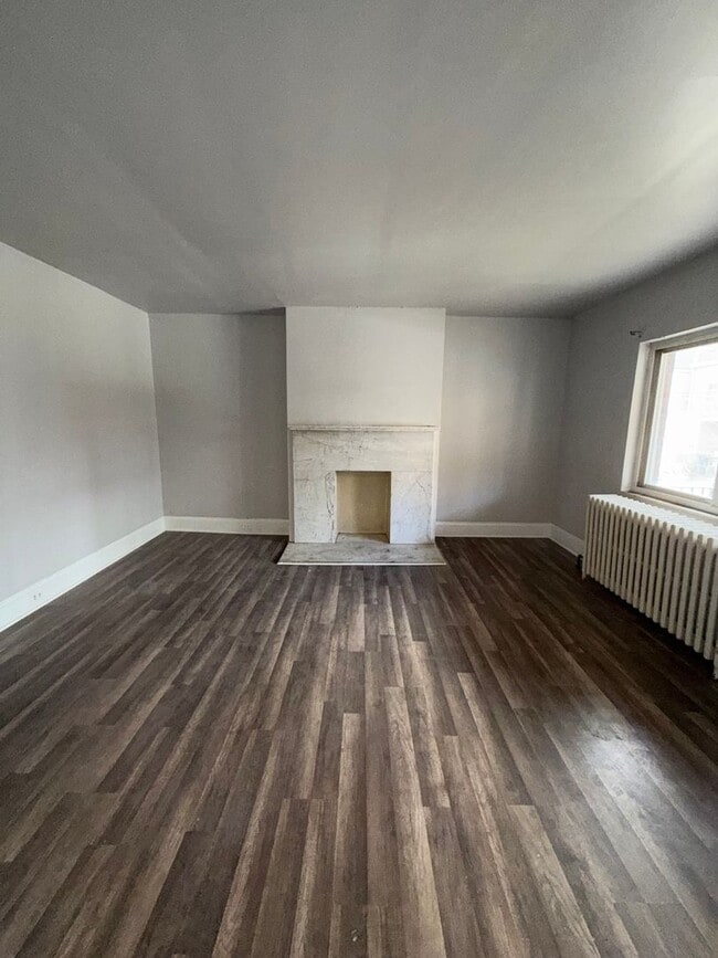 Building Photo - 826 Collins St