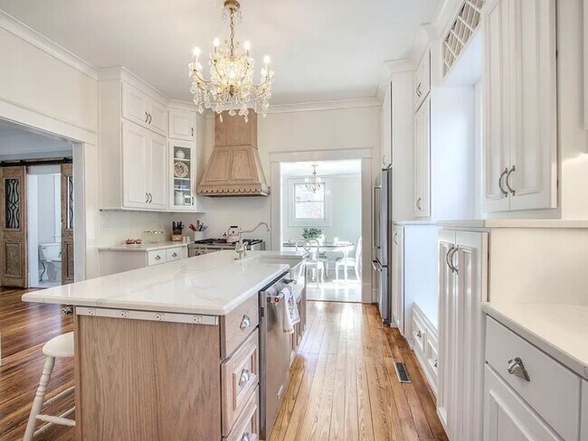 Building Photo - 3 Bedrooms, 2 Bathrooms - Home close to Downtown Rome!