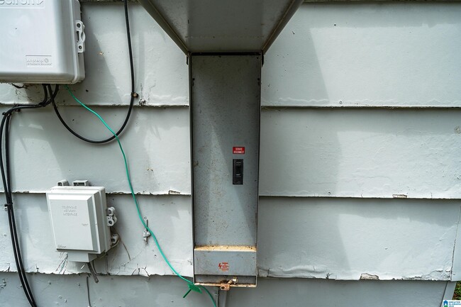 Building Photo - 133 Persimmon St
