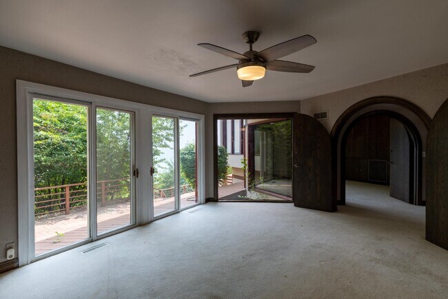 Building Photo - 1240 E Donges Ct