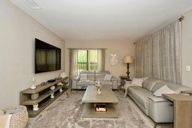 Building Photo - 4485 Carambola Cir S