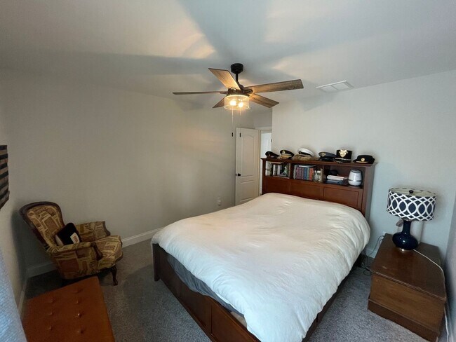 Building Photo - Stunning 5 Bed 3 Bath Home in Anderson Creek Club