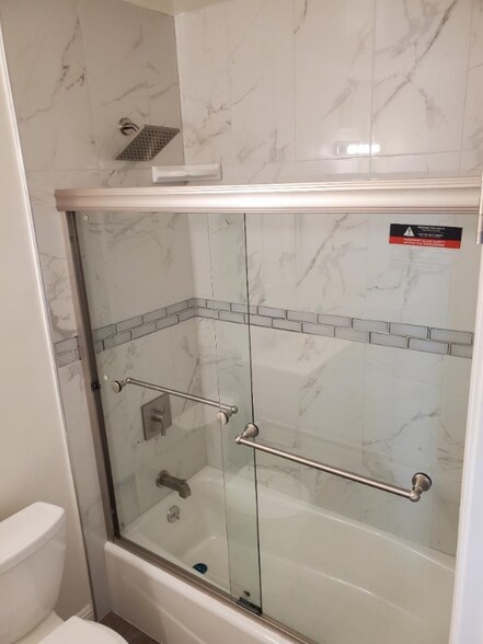 Building Photo - 13059 Oxnard St