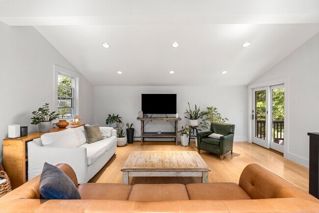 Building Photo - 4 Moccasin Ln