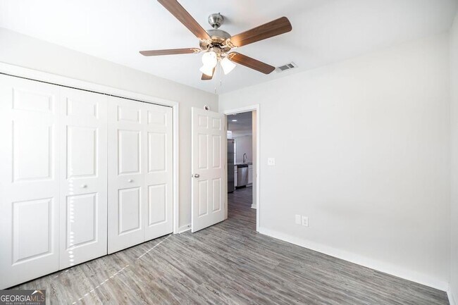 Building Photo - 101 Shasta Dr