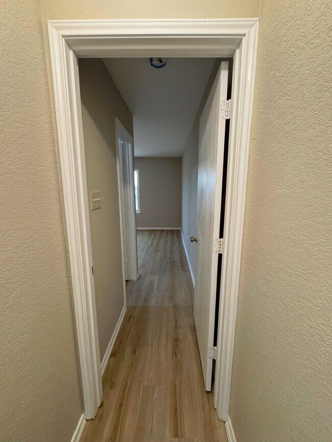 Building Photo - NEW PAINT, FLOORING, APPLIANCES & ROOF  | ...