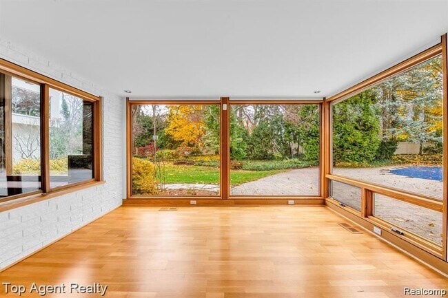 Building Photo - 5760 Snowshoe Cir