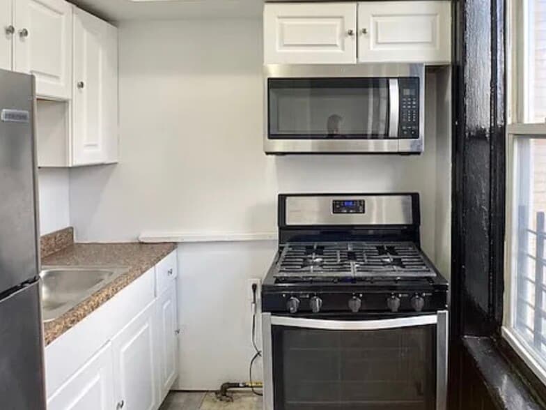 Building Photo - 366 E 28th St