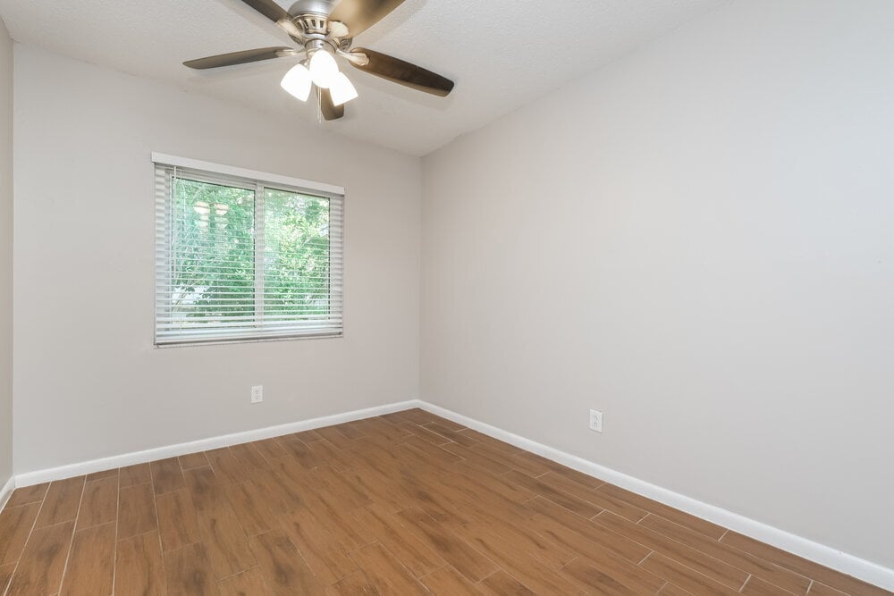 Building Photo - 226 Regal Park Dr