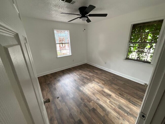 Building Photo - 2843 Comfort St