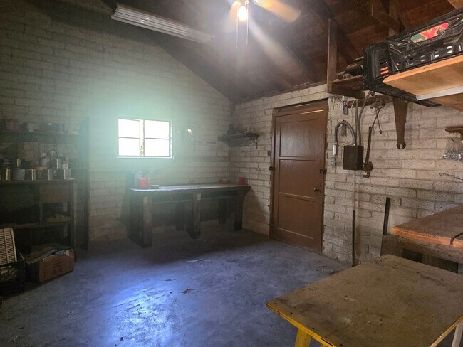 Building Photo - 4 Br 3 Ba + Flex w/ Fireplace