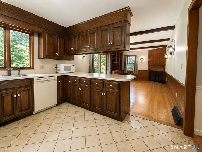 Building Photo - 9 Bobolink Ln