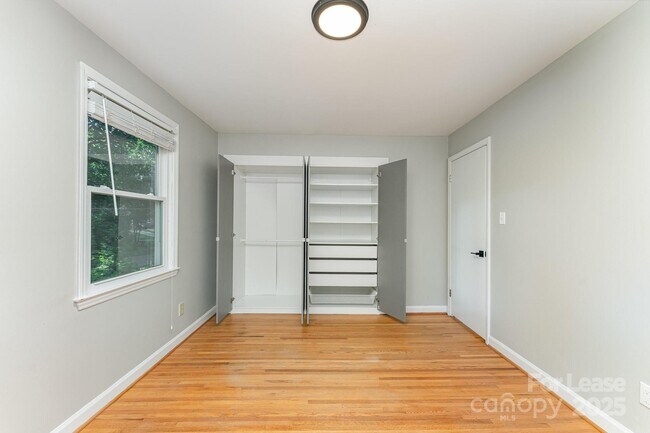 Building Photo - 4014 Sulkirk Rd