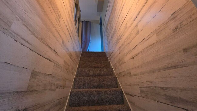 Building Photo - 3 bedroom 1 bathroom Olmstead Falls! EDEN/SECTION 8 welcomed