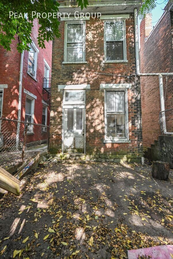 Building Photo - 2363 W Clifton Ave