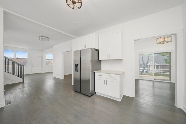 Building Photo - 9771 W 143rd St
