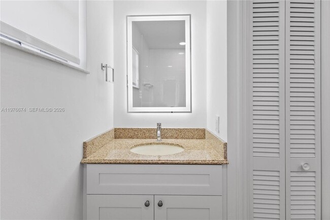 Building Photo - 2870 SW 21st St