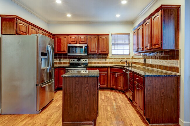 Building Photo - 60 Ravenwood Hills Cir