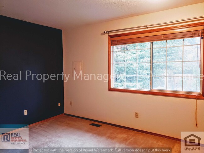 Building Photo - 2067 Sunray Cir