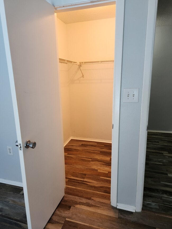 Building Photo - 9837 Marlinton Ln