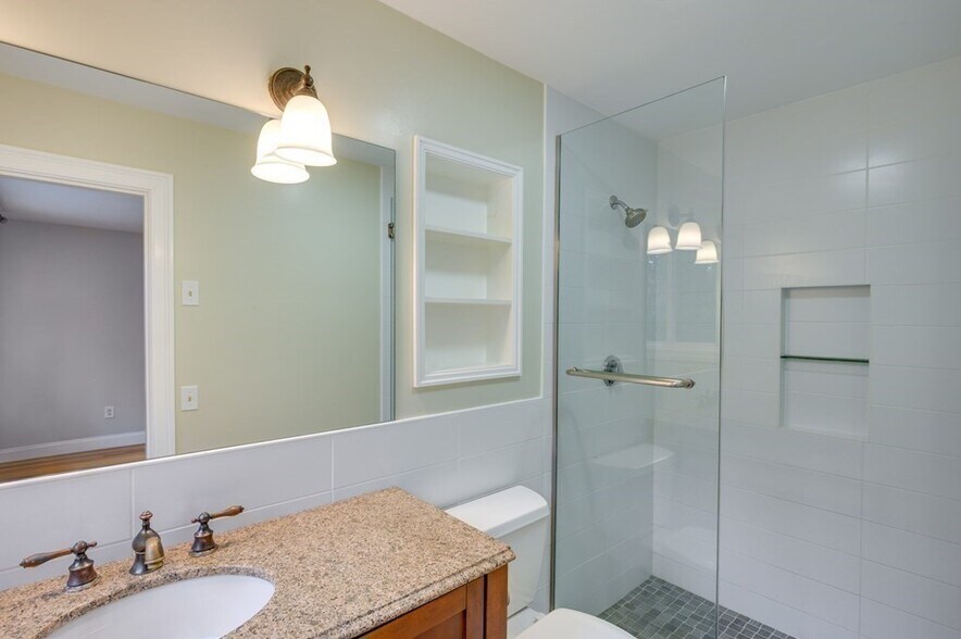 Building Photo - 93 Woodcliff Rd