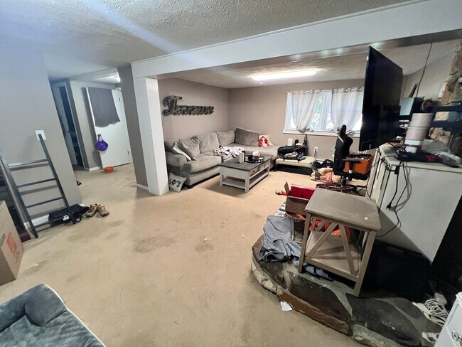 Building Photo - Home available in Christiansburg