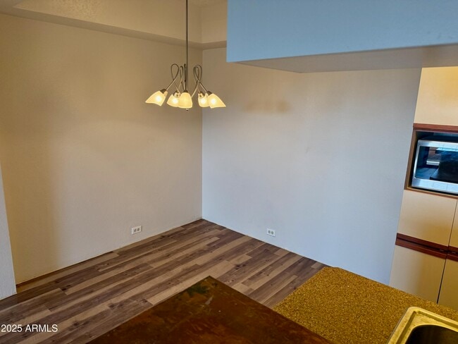 Building Photo - 10410 N Cave Creek Rd